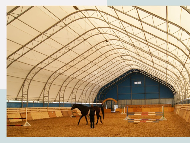 Строительство конных манежей в Карасуке